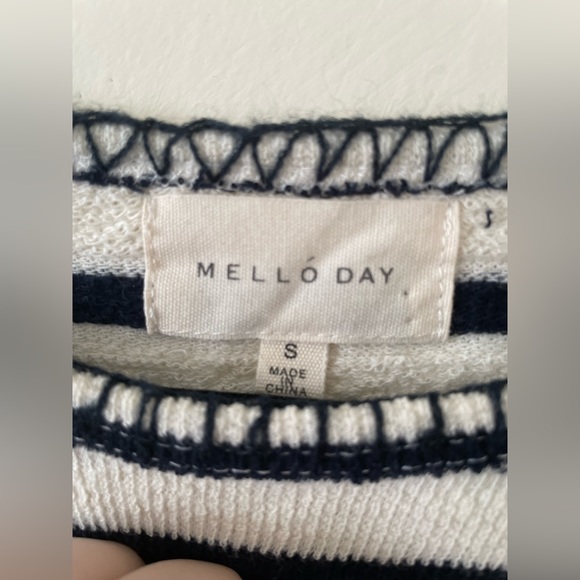 Mello Day Boxy Cropped Cotton Striped Shirt - Picture 3 of 6